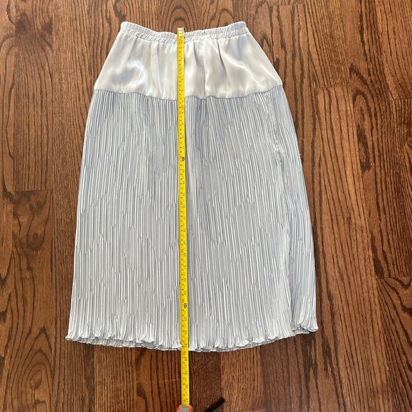 Elegant VTG Lace Silver/Gray Jacket Skirt Set. 10 (but fits closer to 6/8). - Picture 10 of 11